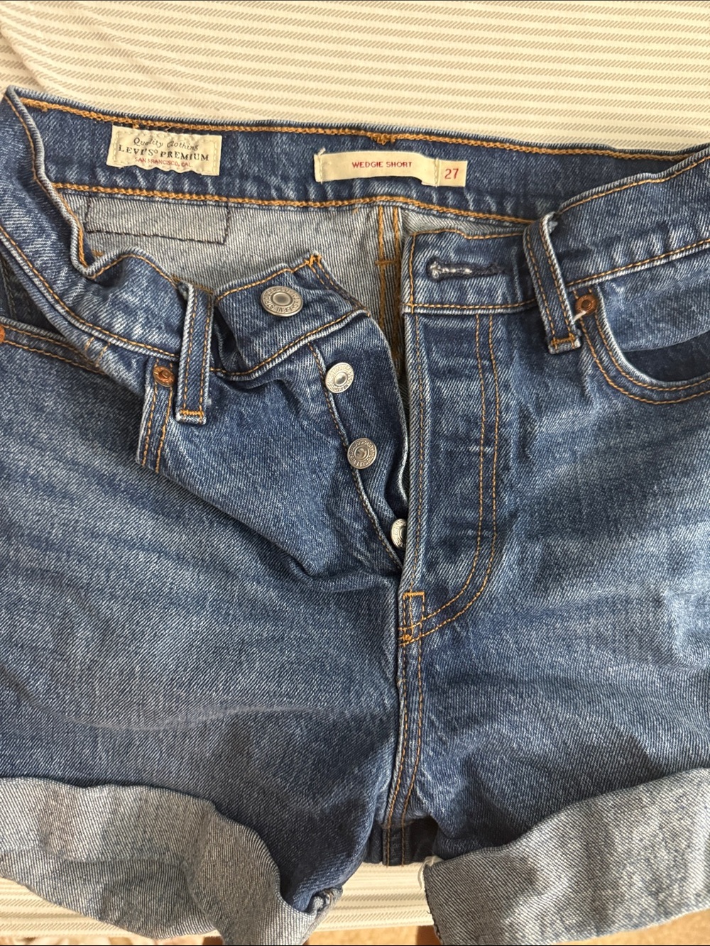 Levi's wedgie short blue  Button-Fly Rolled Hem